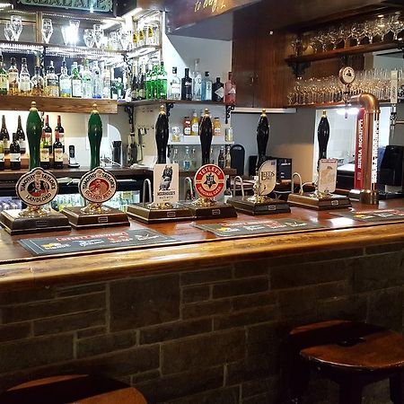 ホテル The Rose And Crown ハダーズフィールド エクステリア 写真