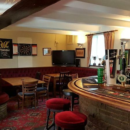 ホテル The Rose And Crown ハダーズフィールド エクステリア 写真