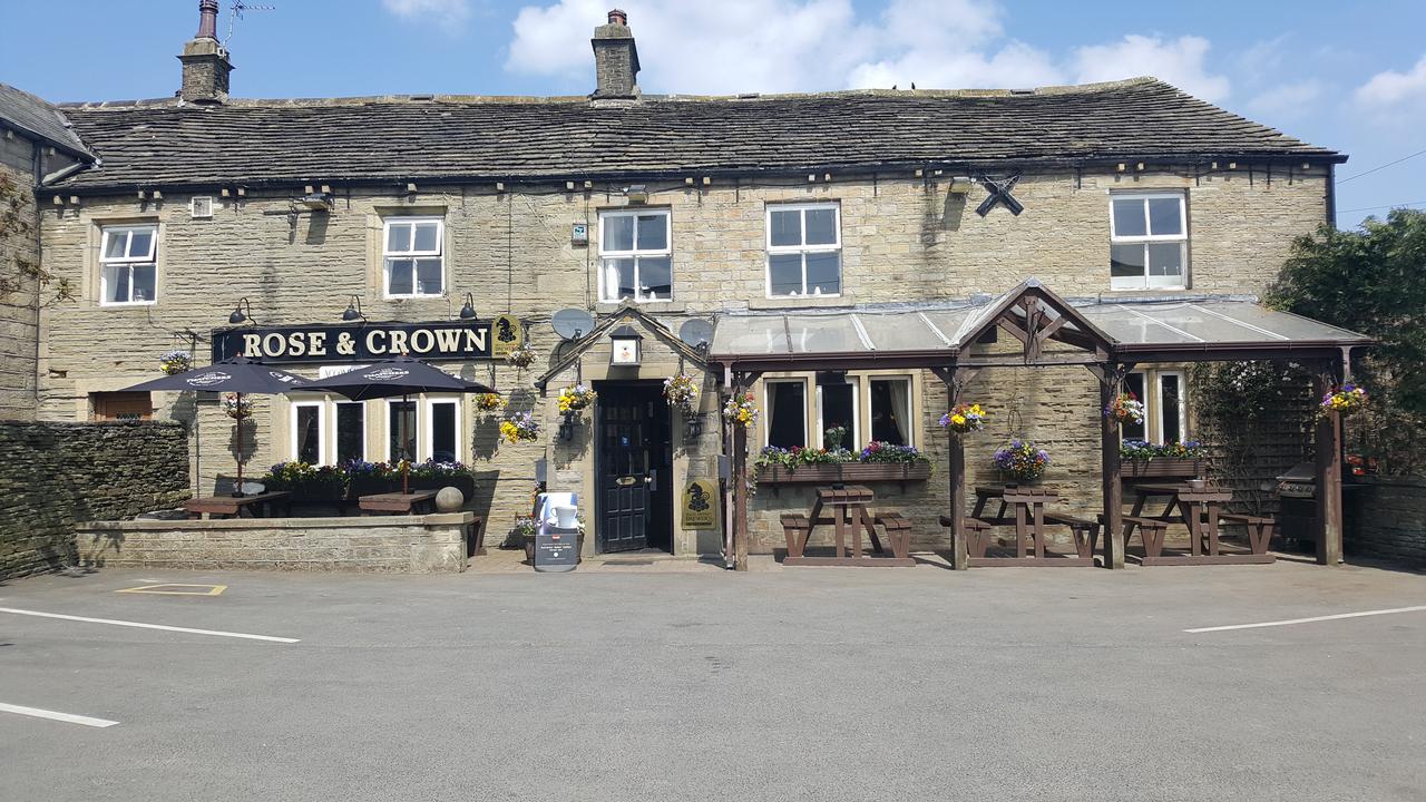 ホテル The Rose And Crown ハダーズフィールド エクステリア 写真