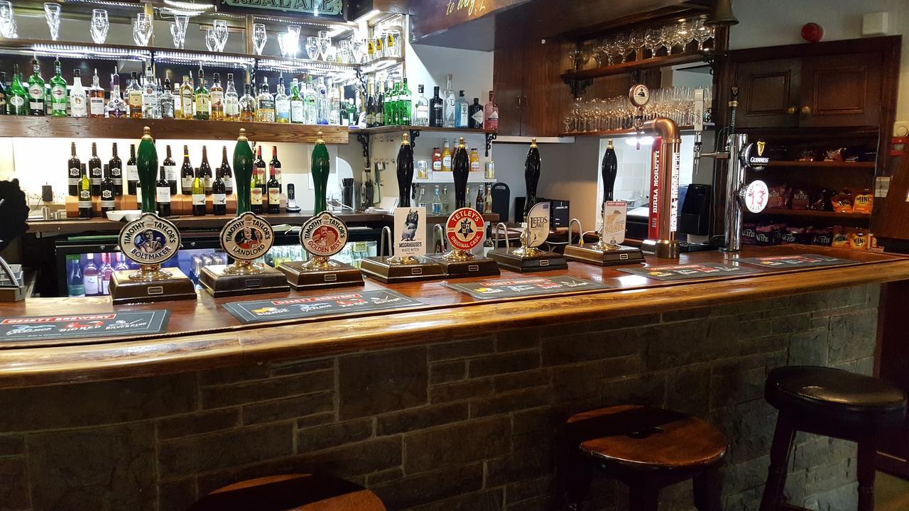 ホテル The Rose And Crown ハダーズフィールド エクステリア 写真