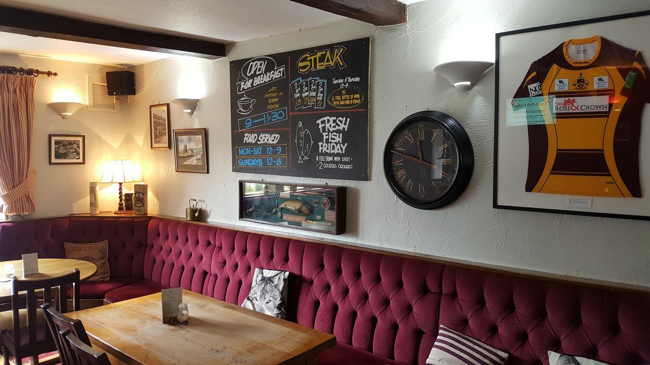 ホテル The Rose And Crown ハダーズフィールド エクステリア 写真